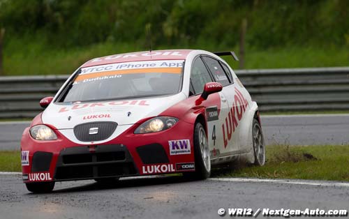 The SEAT TDi leaves the WTCC stage