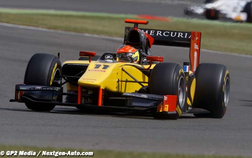 Grosjean sprints to Silverstone victory