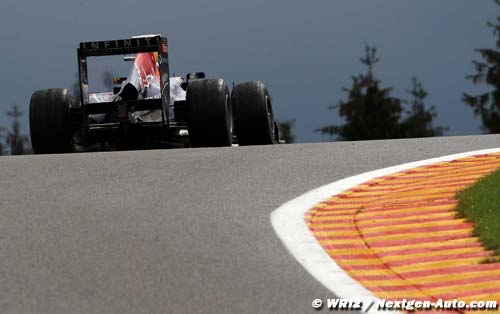 Press says Vettel strolling to (...)