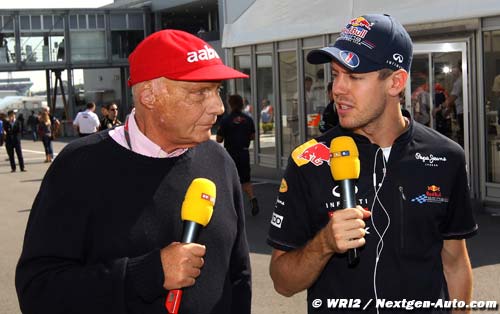 Webber 'pushes Vettel hard (…)