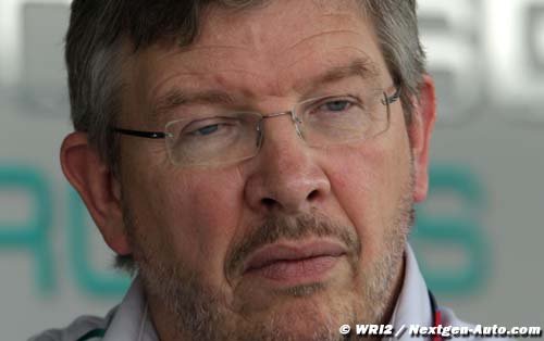 Brawn puts job on line for Mercedes (…)