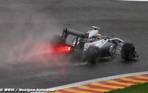 Maldonado runs out of Cosworth (…)