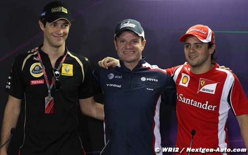 Massa pousse (fortement) Barrichello (…)