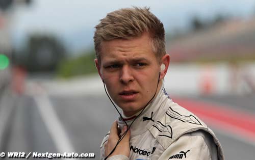 Magnussen steps up a gear in McLaren (…)