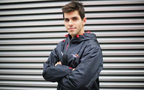 Alguersuari dans les paddocks avec (…)