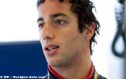 Ricciardo told to push, not fear crashes