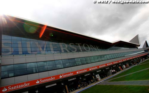 Des tribunes en plus à Silverstone