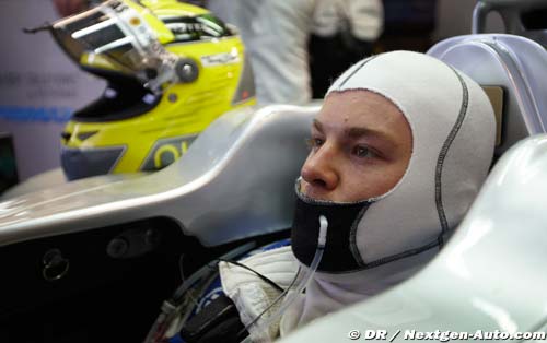 Rosberg tips Schumacher to stay in 2013