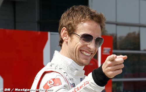 Button leads title race, stewards (…)