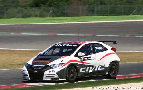 Track testing begins on the Civic WTCC