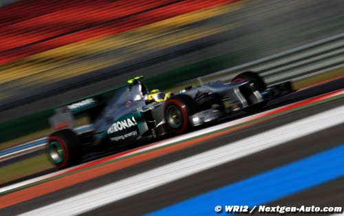 Nico Rosberg retired after collision