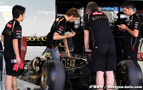 Grosjean staying at Lotus in 2013 (...)