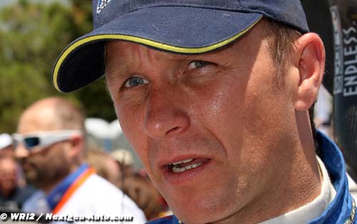 Petter Solberg se console avec la (…)