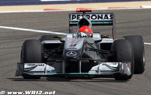 Schumacher drives 2010 Mercedes at (…)