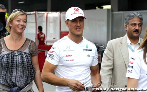 Schumacher with injured knee in India