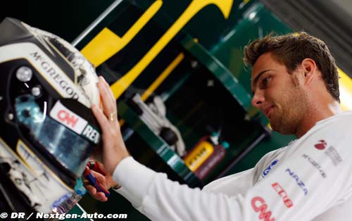 Giedo Van der Garde arrive en terrain