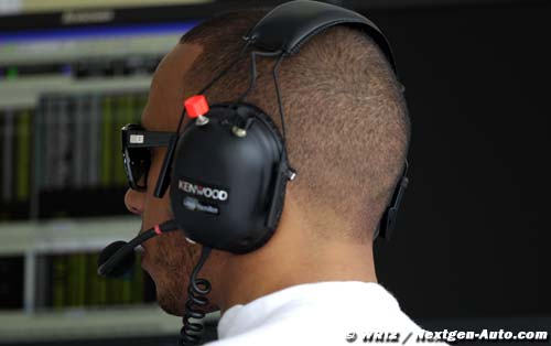 Hamilton struck with fuel pressure issue