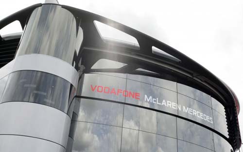 La présentation McLaren MP4-25 à midi