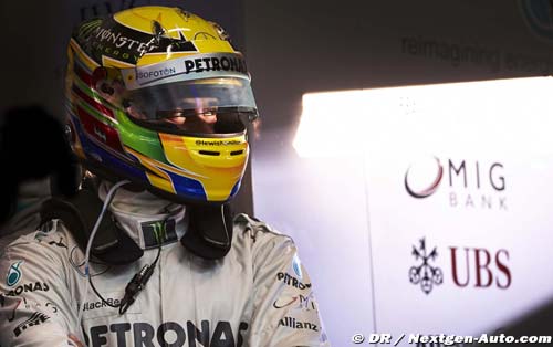 Hamilton's Merc move about (…)