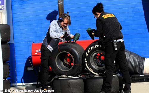 Teams try out full Pirelli tyre (…)