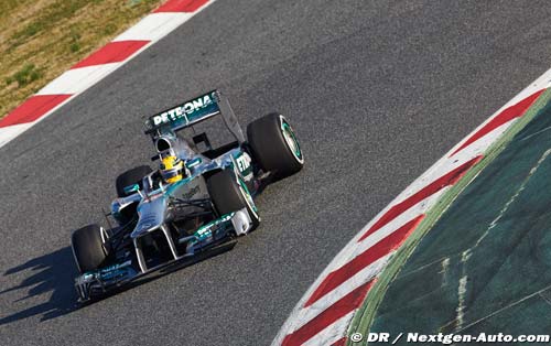 Mercedes 'stuns rivals' (...)