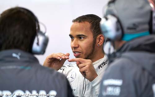 Hamilton helping Mercedes shed old (…)