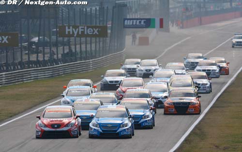 Twenty-five cars on the grid at Monza
