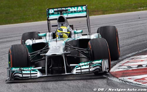 Shanghai, FP1: Rosberg heads Hamilton in