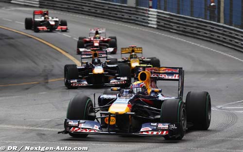 Webber leads title, stewards probe (...)
