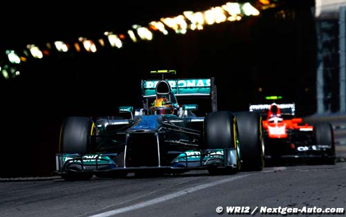 Hamilton hits back at Vettel's (…)