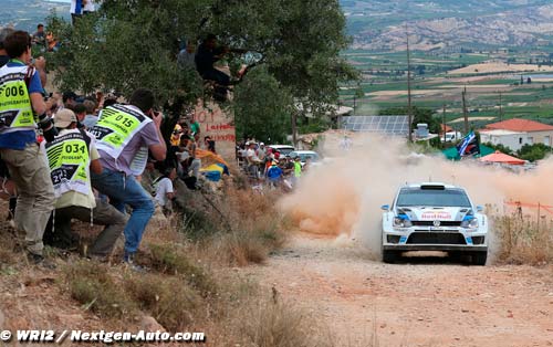 Ogier takes lights to flag victory (…)