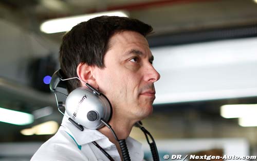 Wolff : Mercedes doit surmonter ses (…)