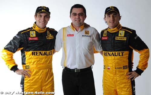 Vitaly Petrov joins Renault