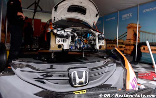 Honda drivers visit Research department