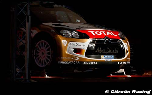 Dani Sordo moves into position