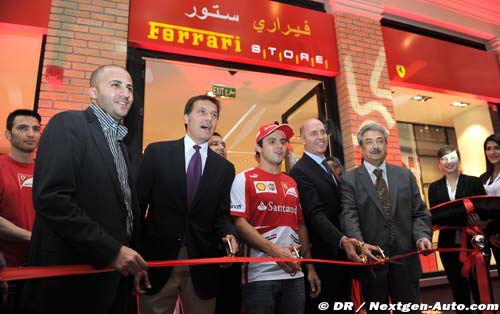 Massa inaugure le Ferrari Store de (…)