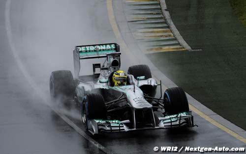 Interlagos, FP1: Rosberg tops rain-hit