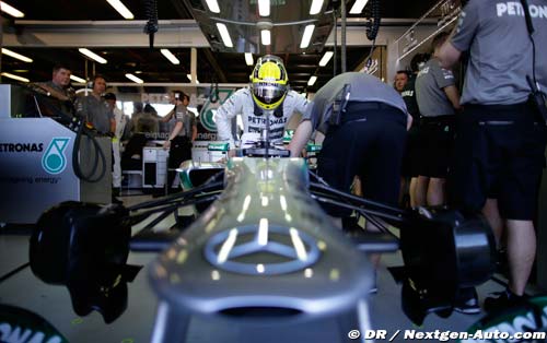 Nico Rosberg impressionne sous la pluie