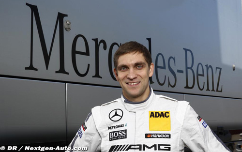 Petrov teste une Mercedes de DTM