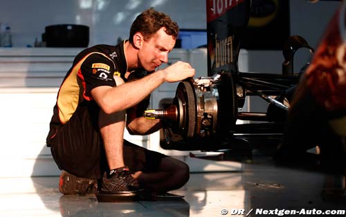 Lotus, Marussia pay 2014 entry fees (…)