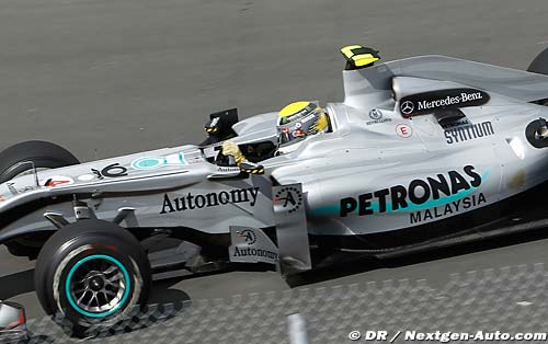 Rosberg denies Mercedes stopping (...)