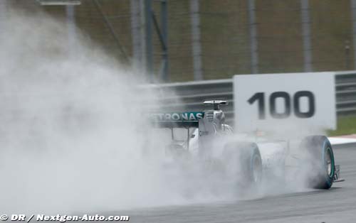 Lewis Hamilton takes pole at damp (…)