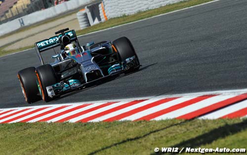 Hamilton wants Mercedes' rivals (…)