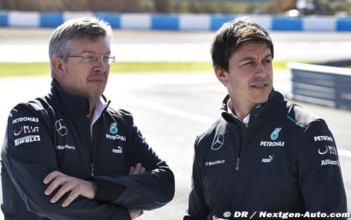 Wolff trying to lure Brawn back to (...)