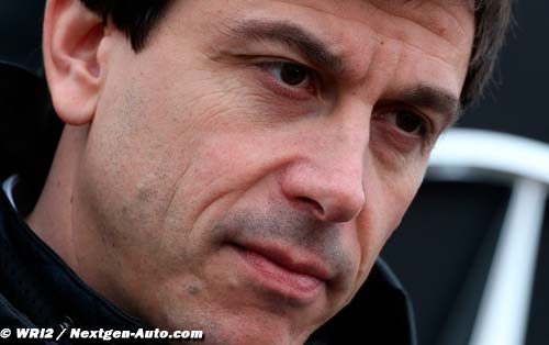 Wolff surprised by McLaren, Ferrari (…)