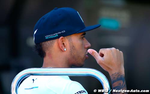 Hamilton's Rosberg snub 'not