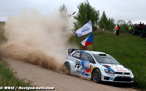 Ogier pulls clear of trouble