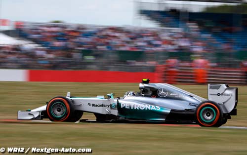 Rosberg signe la pole devant... Vettel !