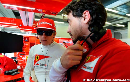 Le drapeau rouge flotte sur Silverstone