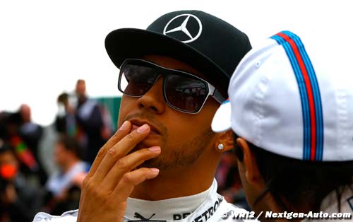 McLaren change stirs up Hamilton, (…)